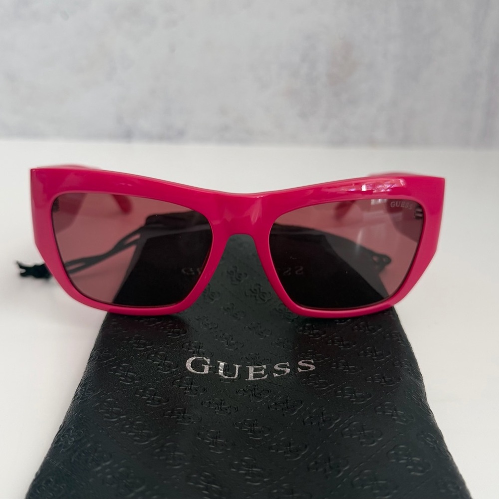 GUESS Women's Bright Pink Cat-Eye Sunglasses NEW